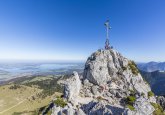 gipfelkreuz-auf-der-kampenwand--chiemsee-alpenland-tourismus