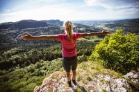 „Traufgänge Schwäbische Alb“ erneut als Premium-Wanderregion zertifiziert